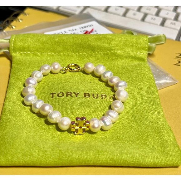 Tory Burch Pearl Bracelet With Gold Logo Charm & Clasp Elegant Womens Jewelry Co - Picture 4 of 6